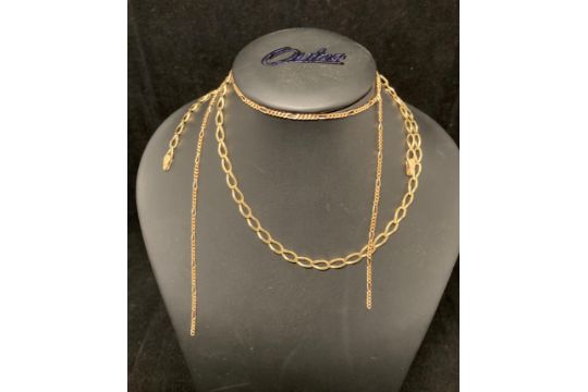 Two 9ct gold chains - one chain 21" long (no clasp) and a 21" thin figaro chain (broken) - total - Image 1 of 2