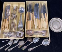 Contents to two cutlery trays - assorted cutlery including silver plate spoons, teaspoons,