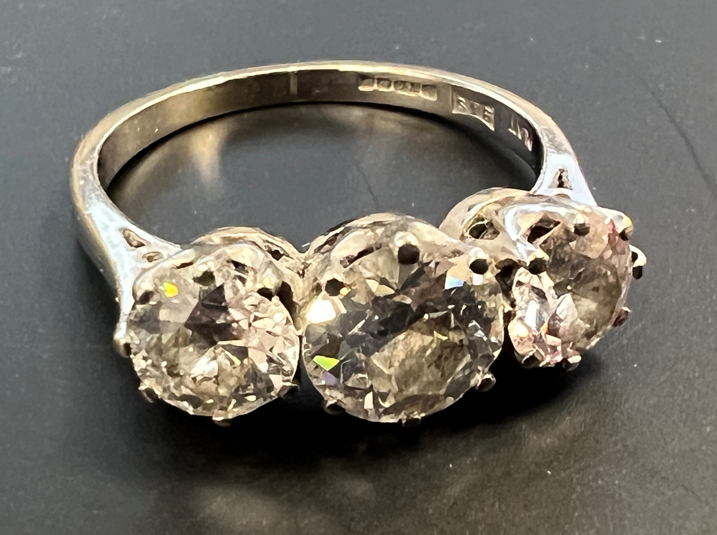 18ct white gold (750) and platinum three-stone diamond ring (stones tested). - Image 14 of 24
