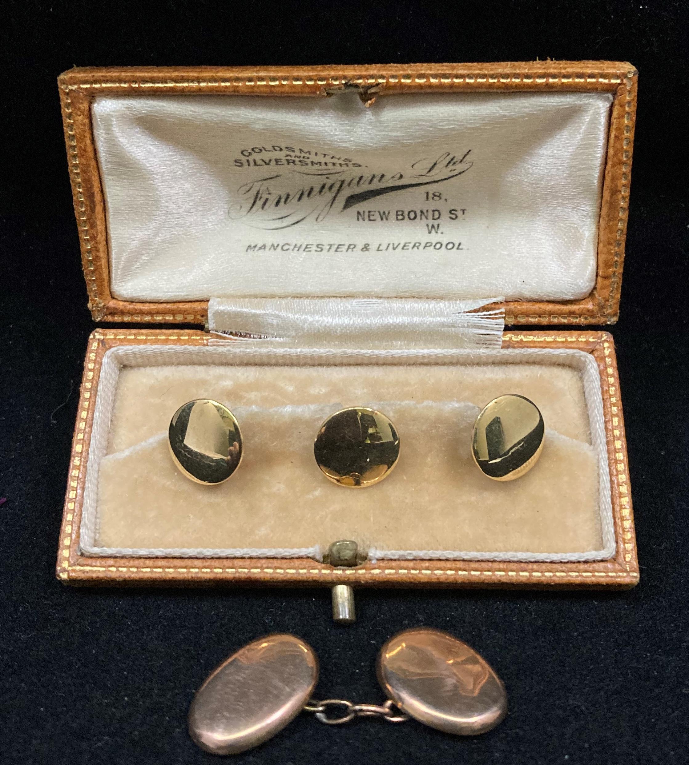 Set of three 18ct gold button/shirt studs in fitted case by Finnigans Ltd (approximately weight 3.