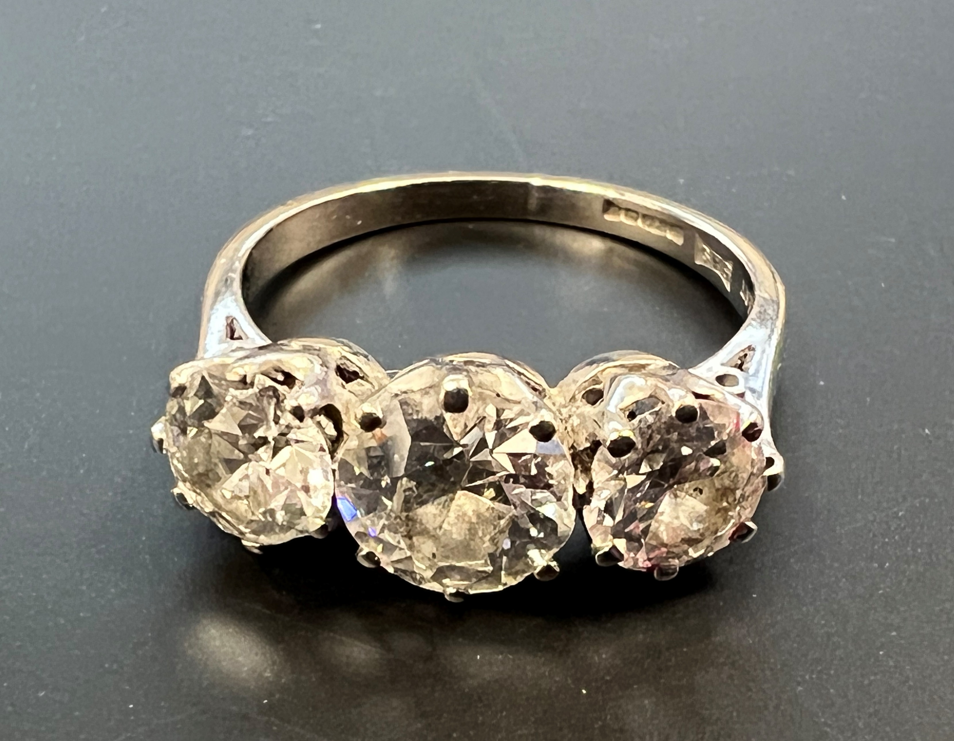 18ct white gold (750) and platinum three-stone diamond ring (stones tested). - Image 12 of 24