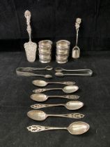 Contents to tub - assorted silver [hallmarked] items including set of six napkins rings,