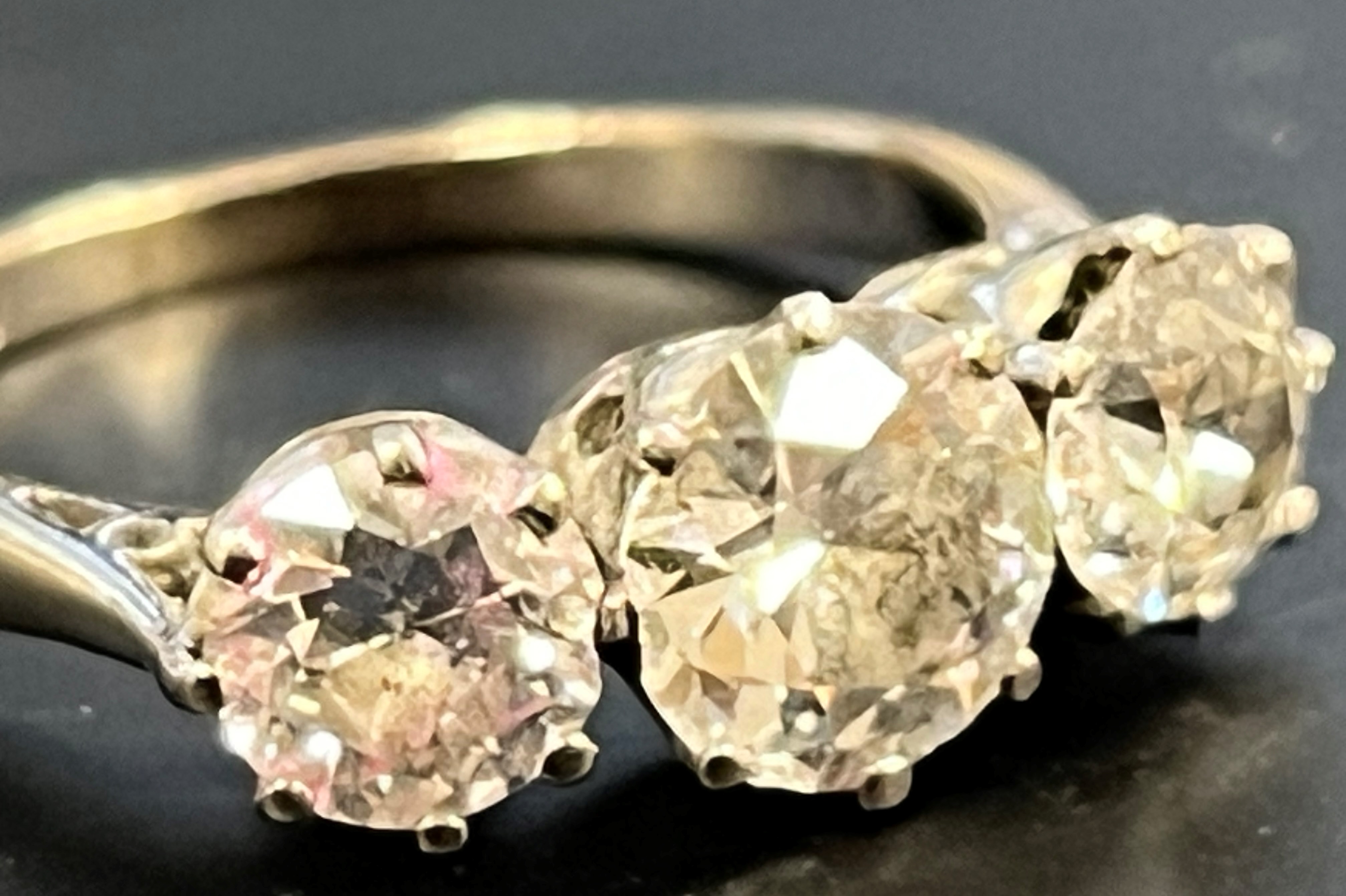 18ct white gold (750) and platinum three-stone diamond ring (stones tested). - Image 18 of 24