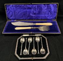 Set of six silver teaspoons hallmarked by C B & S dated Sheffield 1924 in fitted case (approximate