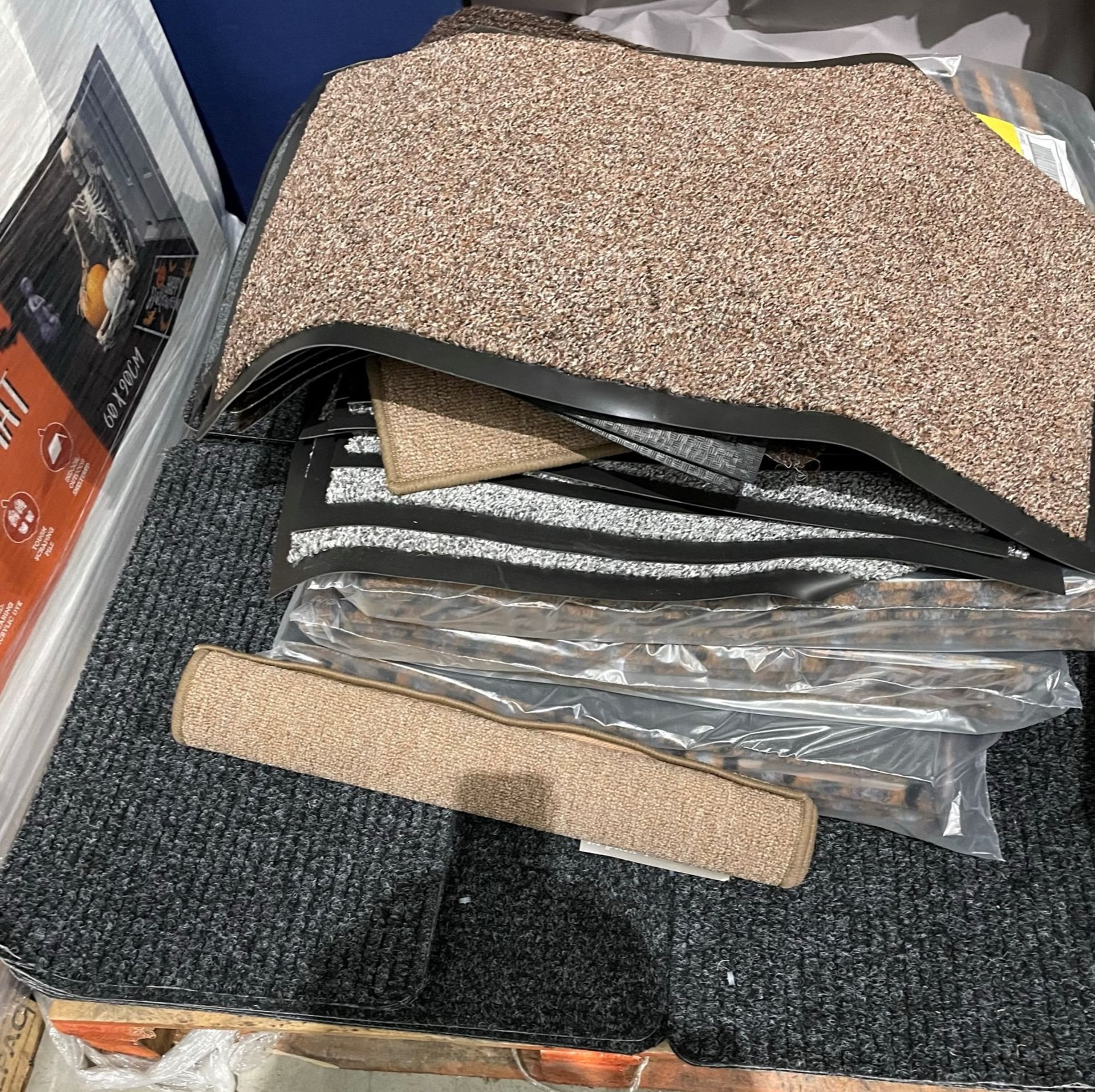 Contents to pallet - approximately 125 assorted mats to include coir 'Merry Christmas', - Image 2 of 2