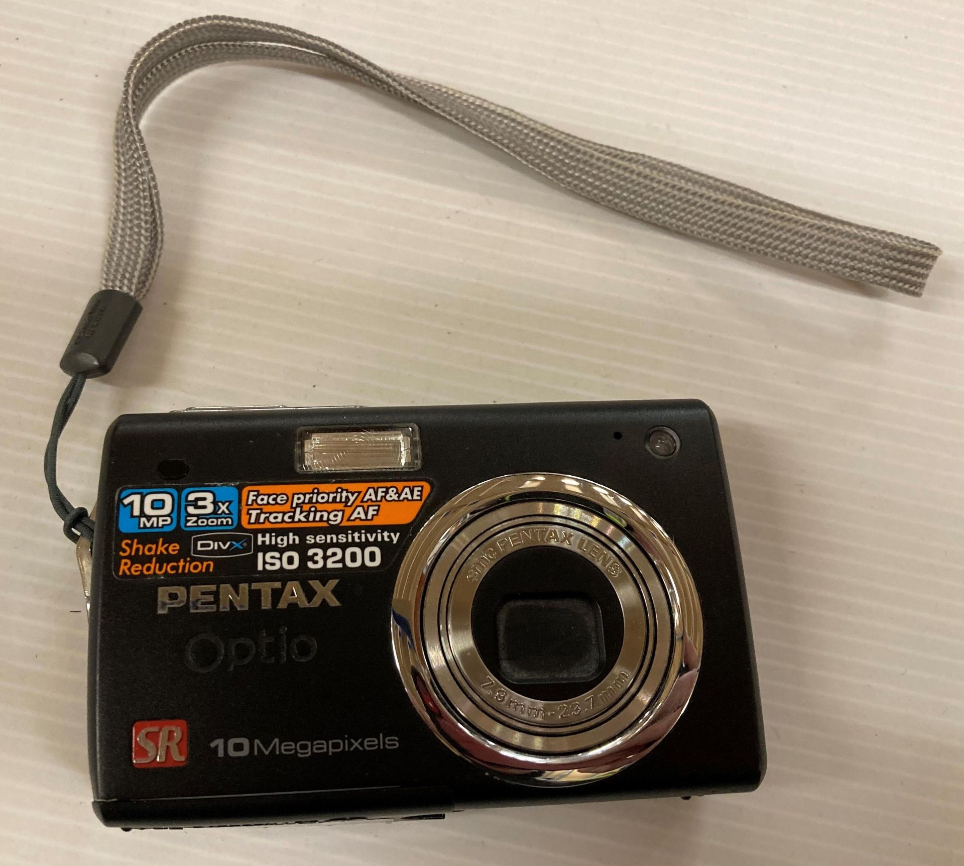 Pentax Optio A30 SR 10 mp 3 x zoom digital camera (saleroom location: R11)
