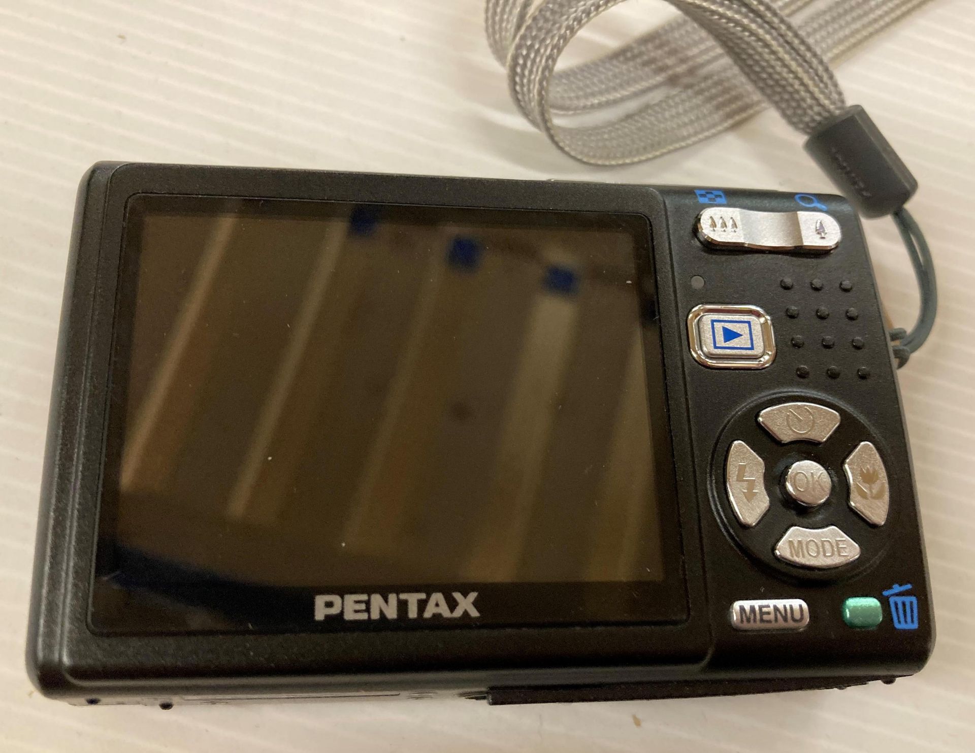 Pentax Optio A30 SR 10 mp 3 x zoom digital camera (saleroom location: R11) - Image 2 of 2