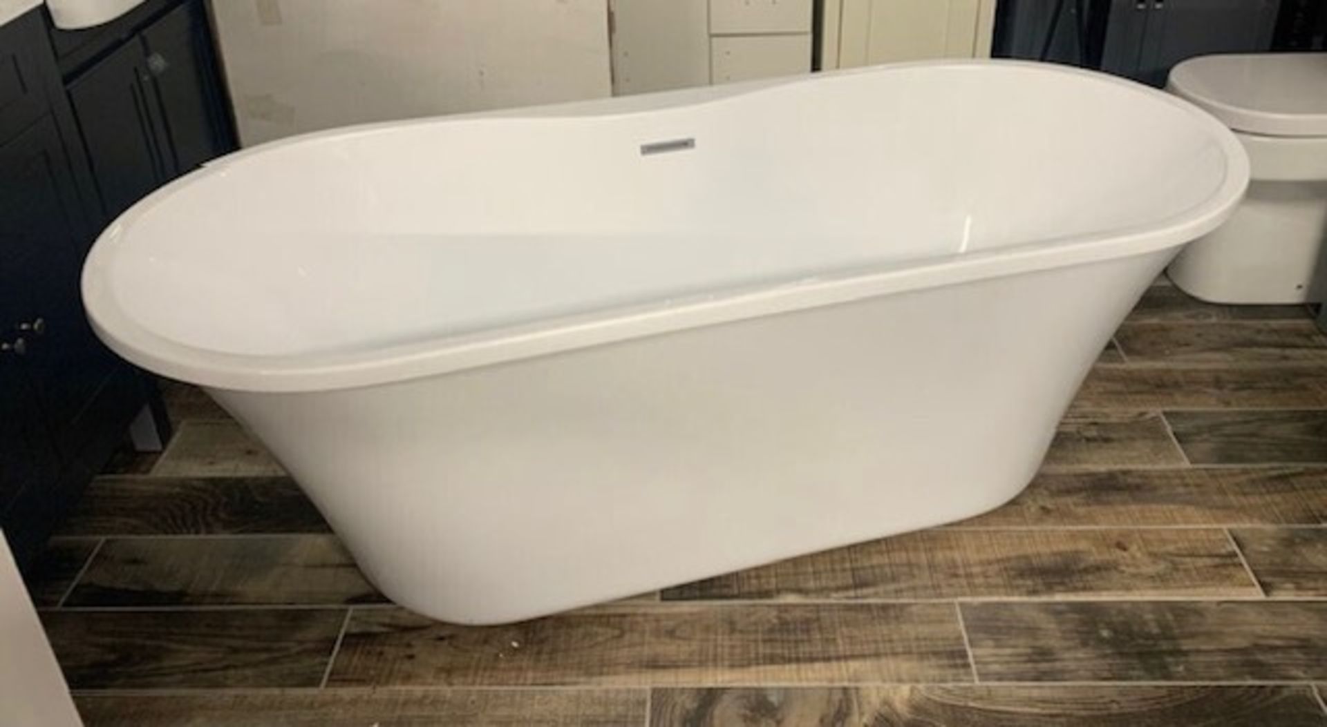 FREESTANDING BATH DESIGNER 1650X750MM DOUBLE ENDED WITH BUILT IN OVER FLOW AND WASTE RRP £1049 - Image 2 of 5