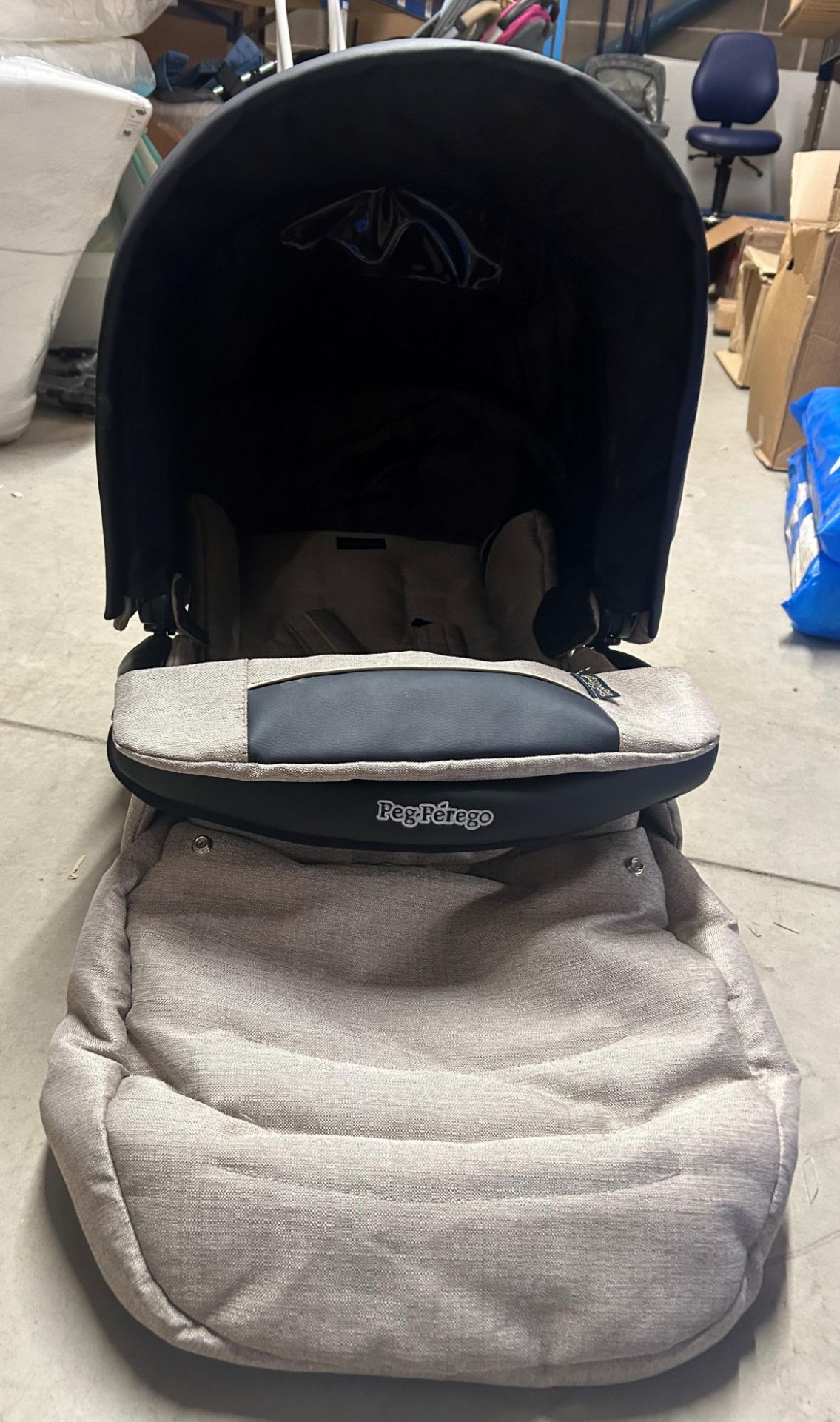 PEG-PEREGO POP-UP PUSHCHAIR SEAT IN LUXE BEIGE AND BLACK RRP £270 (STOCK IMAGE FOR REFERENCE - Image 5 of 5