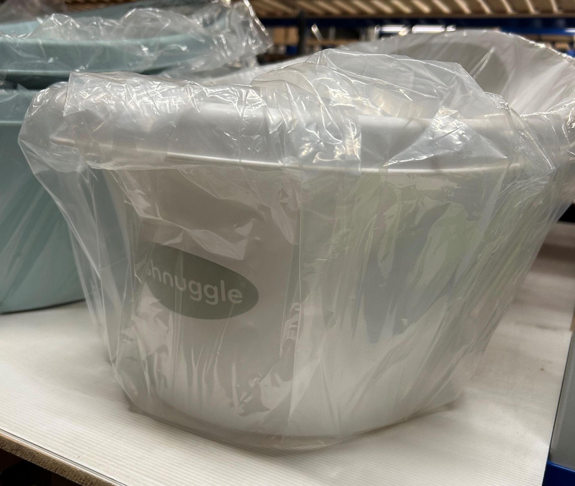 BRAND NEW PACKAGED SHNUGGLE BABY BATH IN WHITE/GREY RRP £20 (Saleroom location: F12) - Image 3 of 3