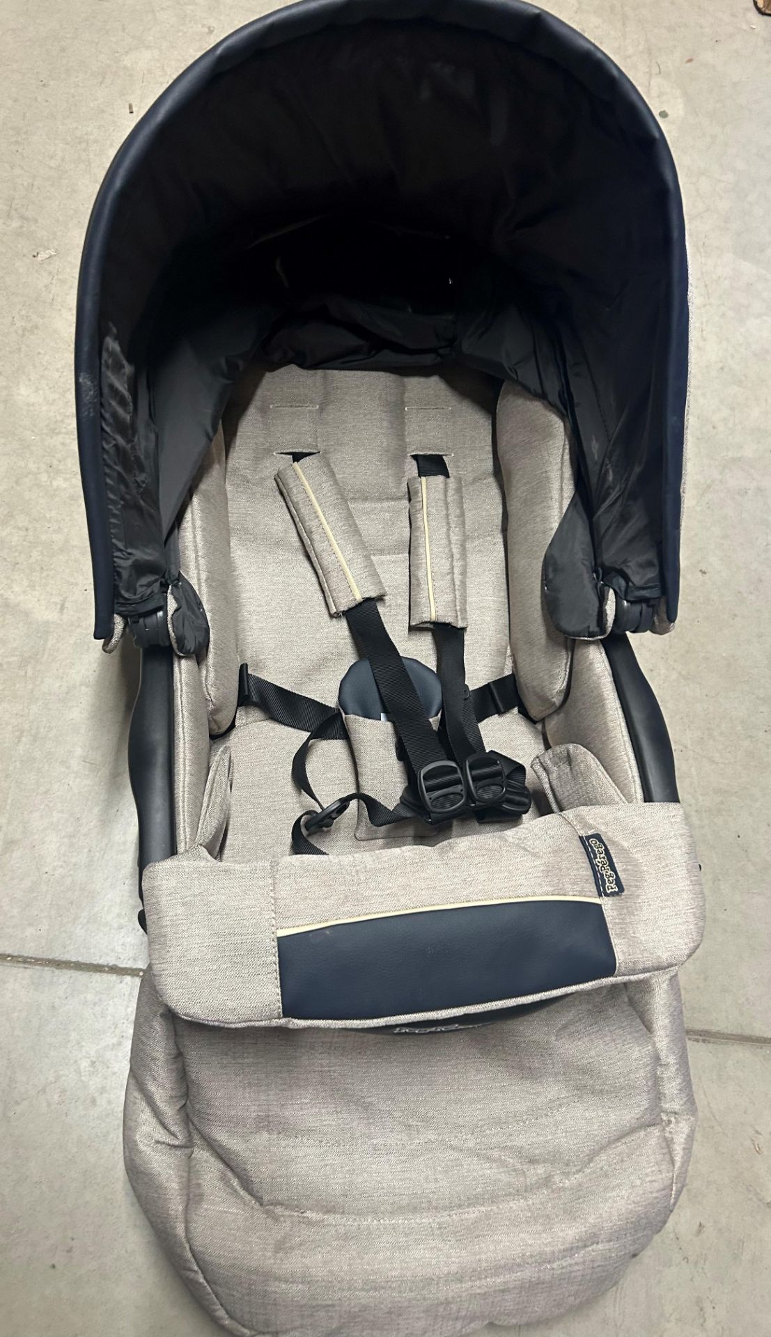 PEG-PEREGO POP-UP PUSHCHAIR SEAT IN LUXE BEIGE AND BLACK RRP £270 (STOCK IMAGE FOR REFERENCE - Image 2 of 5