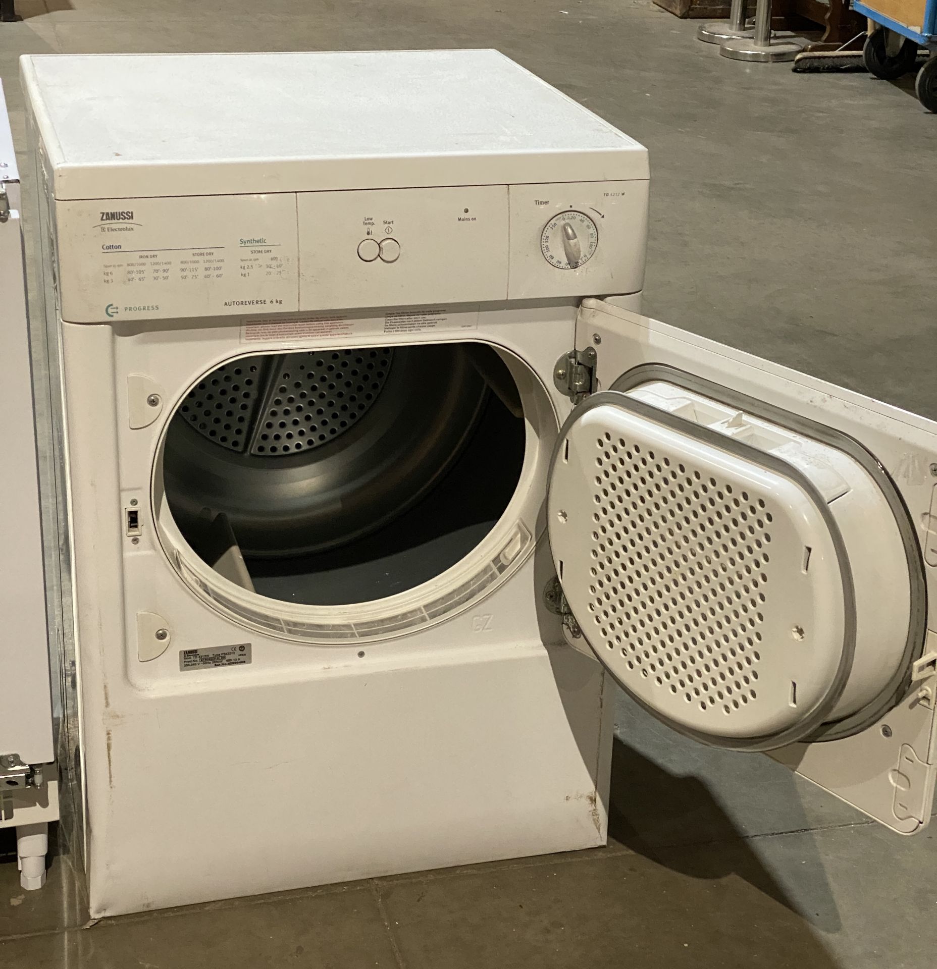 Zanussi Electrolux TD4212W tumble dryer - (Saleroom Location MA02) - Image 2 of 5