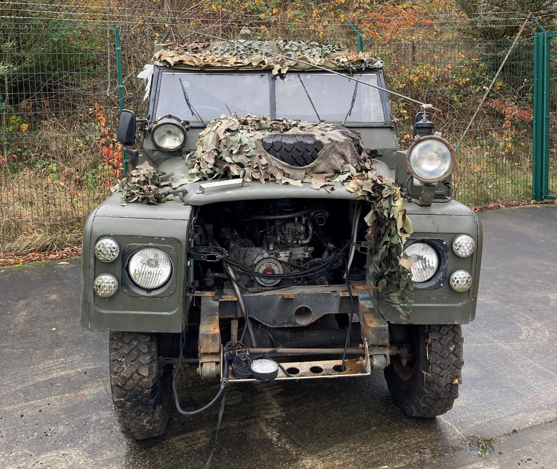 LAND ROVER LIGHT 4X4 UTILITY 2500cc - Diesel - Camouflage. - Image 2 of 9