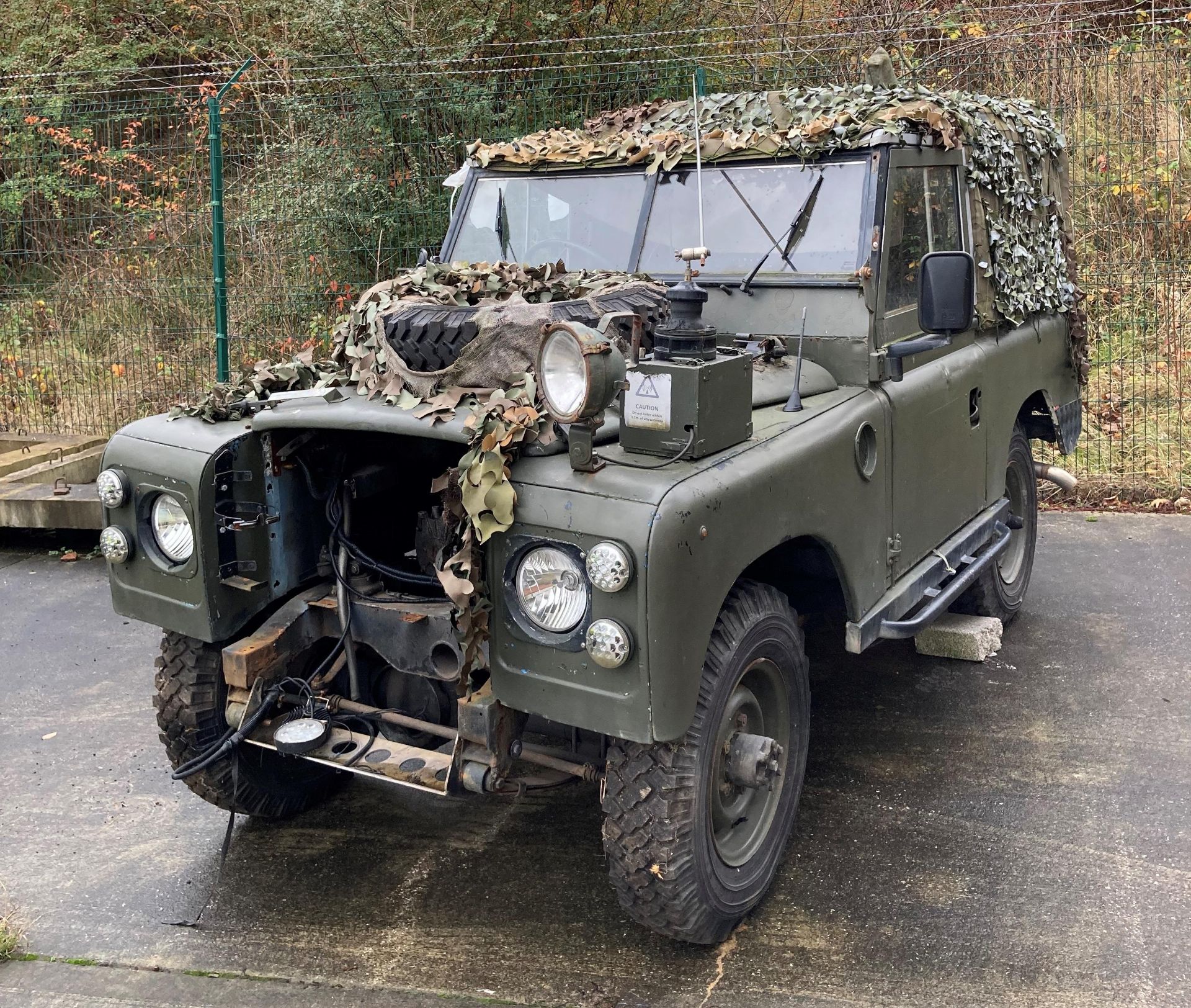 LAND ROVER LIGHT 4X4 UTILITY 2500cc - Diesel - Camouflage. - Image 3 of 9