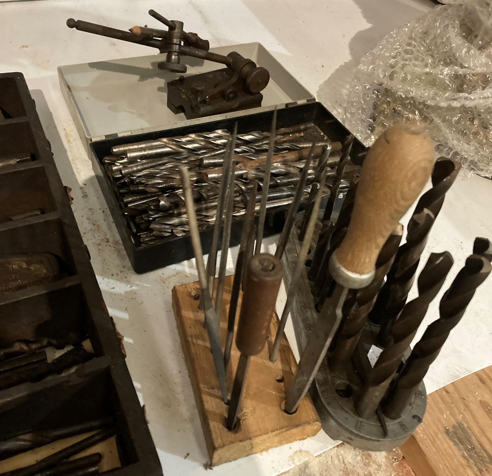 Contents to wooden tray - assorted tap and die bits, metal drill bit stand, files, - Image 3 of 3