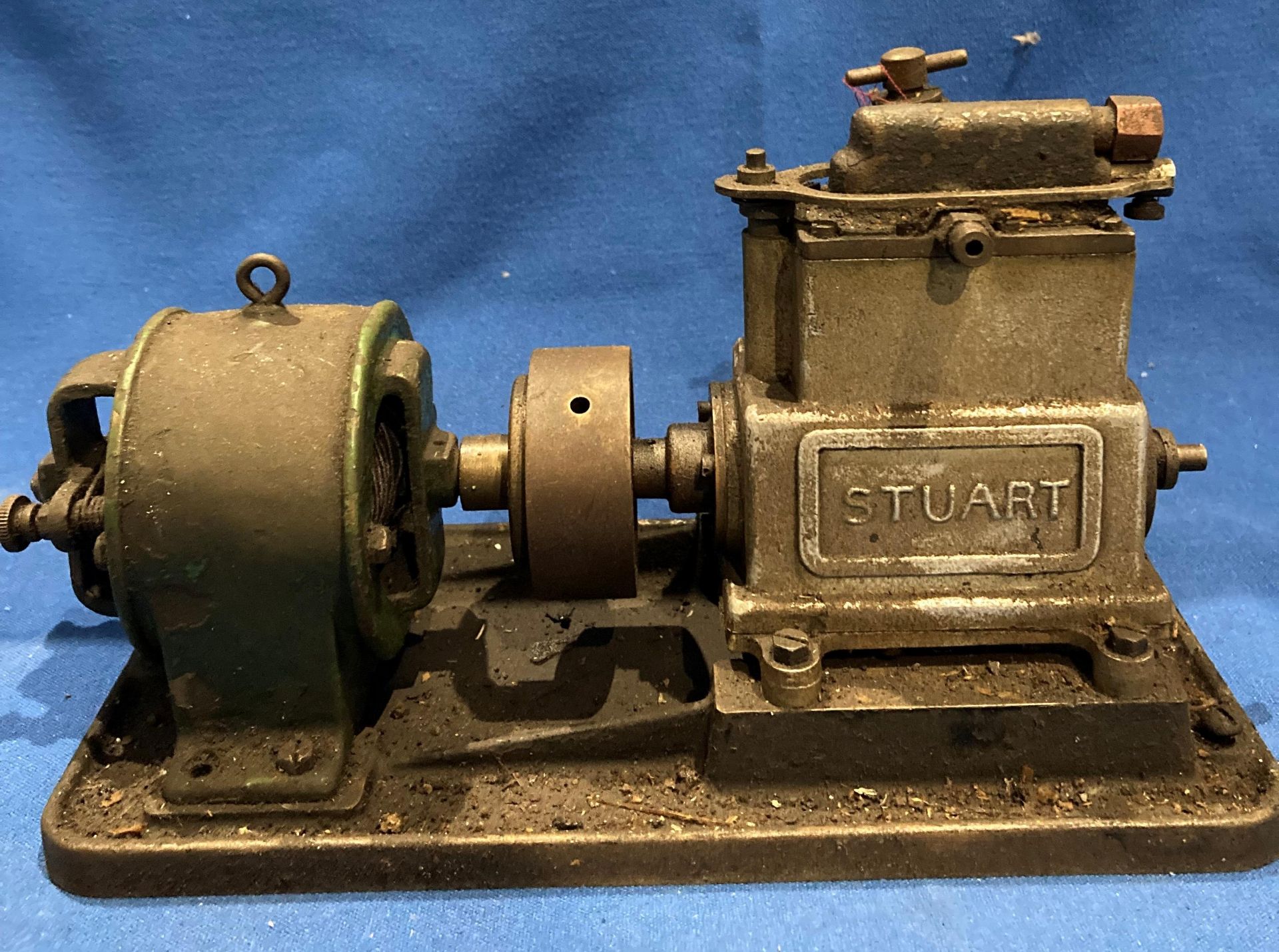 A rare Stuart 'Sirius' model high-speed marine engine and dynamo on cast base with small plate RPM - Image 3 of 4