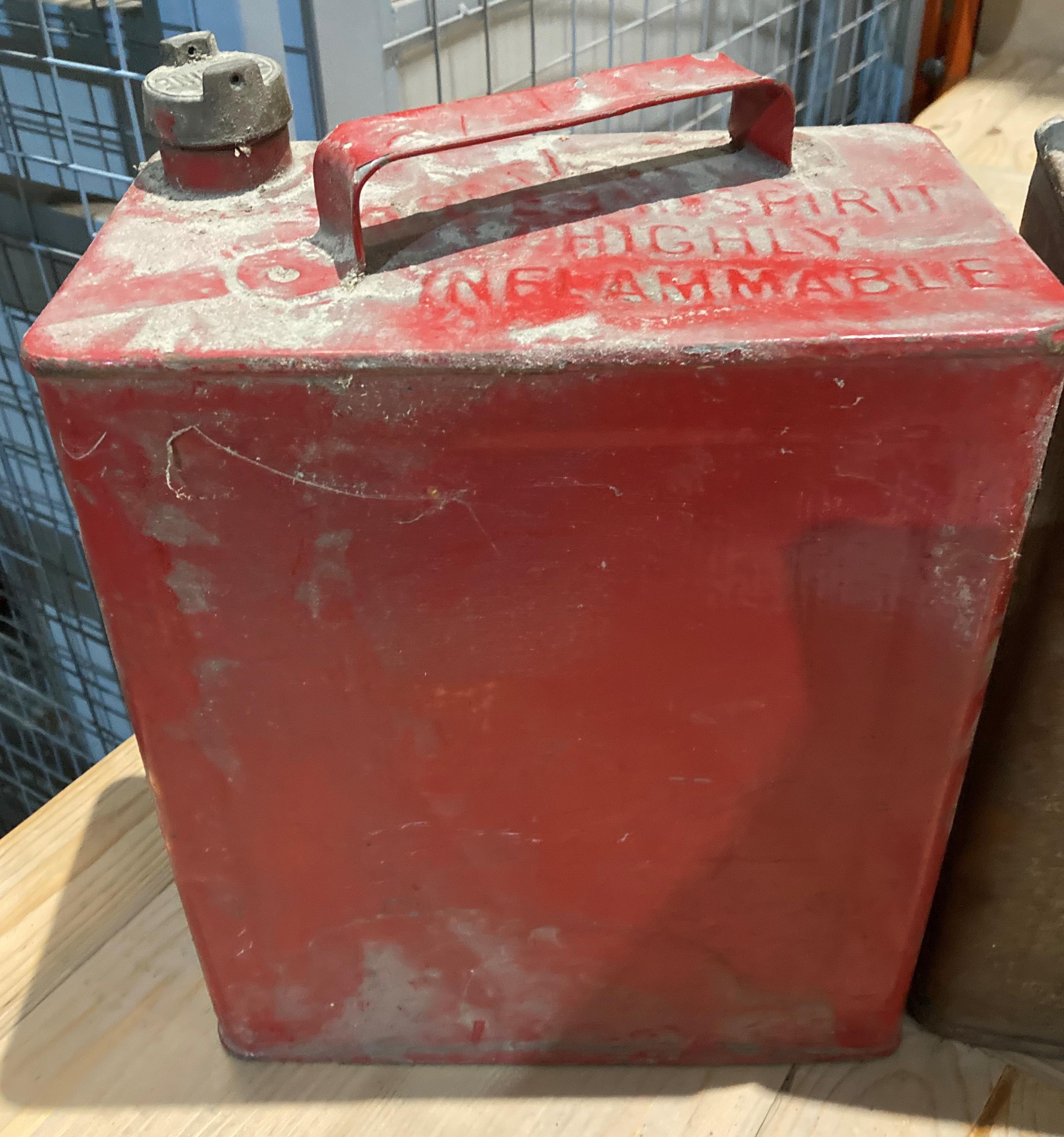 A vintage metal BP fuel can and a red metal fuel can (no contents) (saleroom location: MA1) - Image 3 of 3