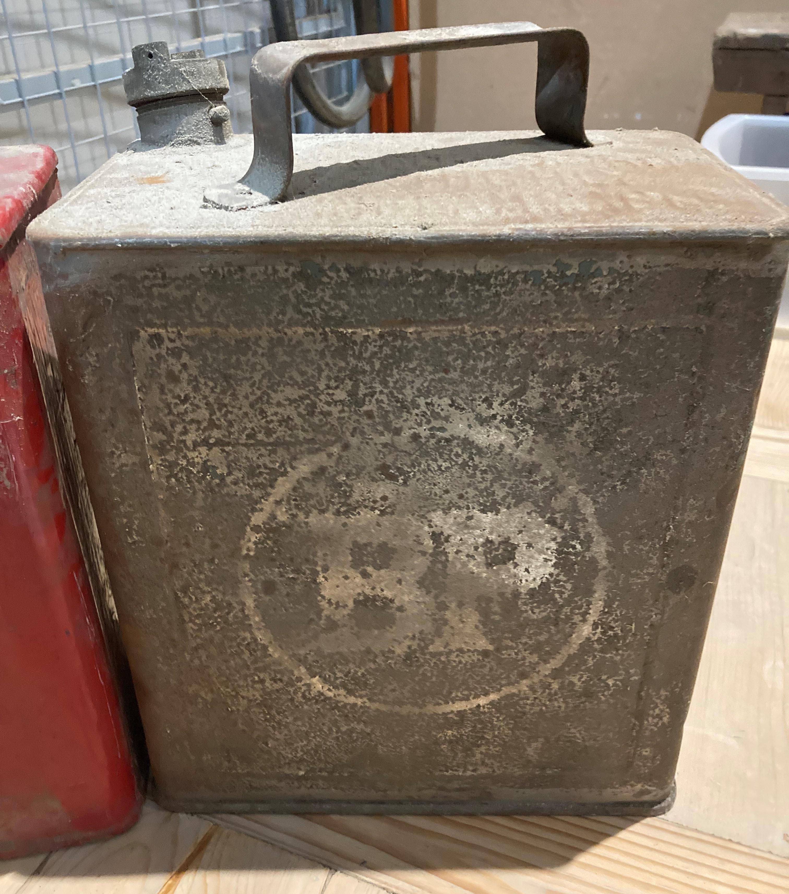 A vintage metal BP fuel can and a red metal fuel can (no contents) (saleroom location: MA1) - Image 2 of 3