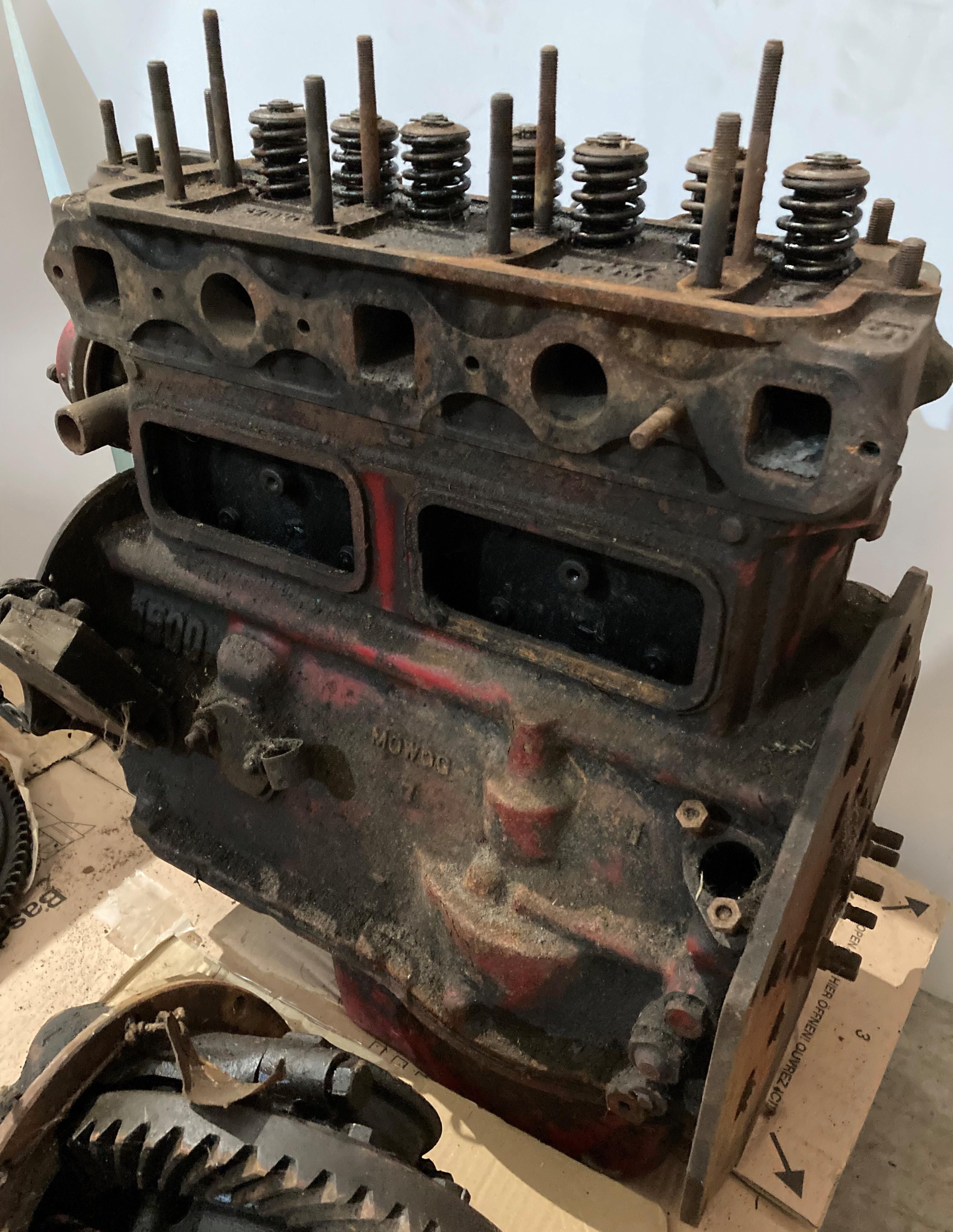 Contents to pallet - a 1500 MG (possibly for a VA Touer) rare engine and assorted engine parts - Image 2 of 7