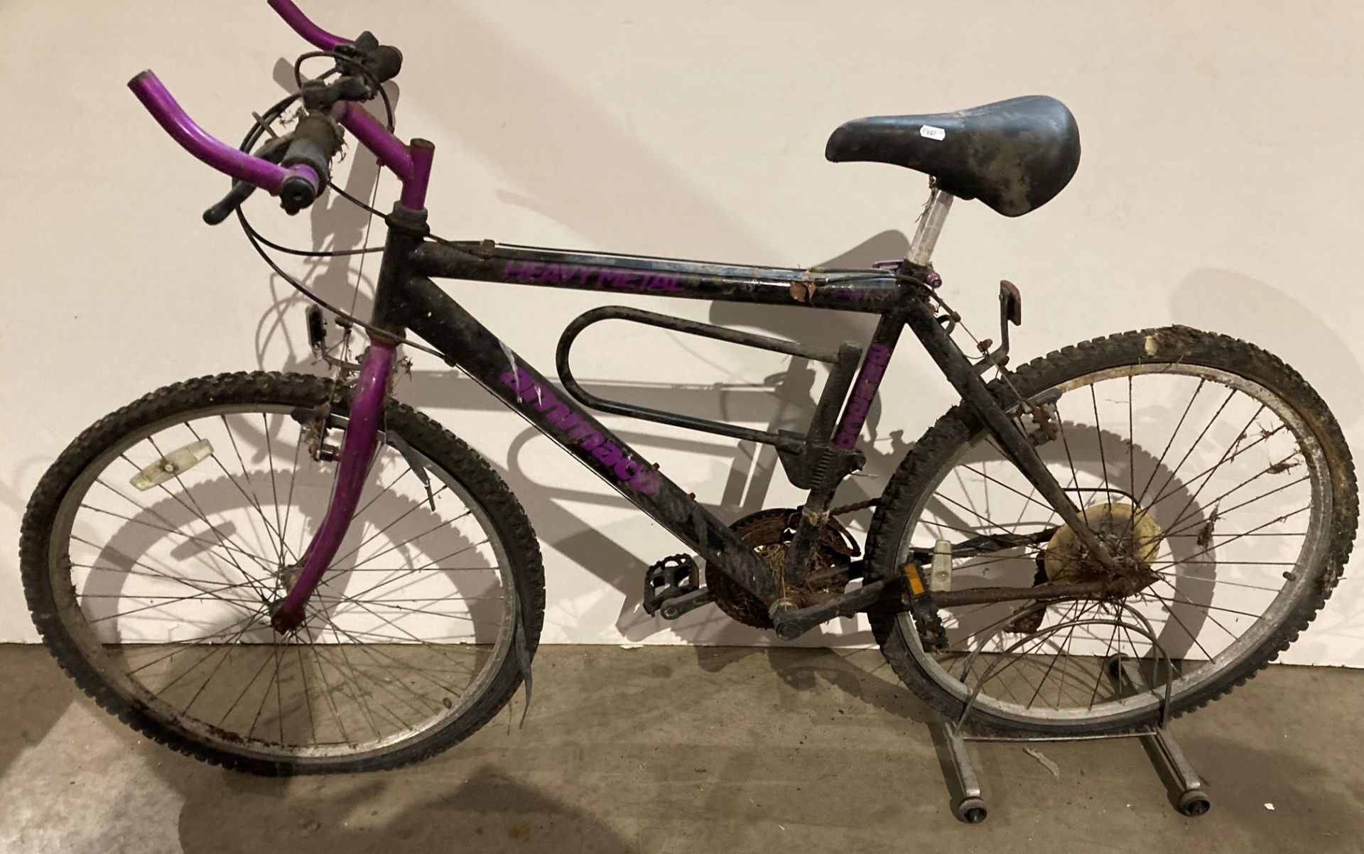 Ammaco heavy metal 18-speed gents mountain bike (spares and repairs)and a childs Raleigh 6-speed - Image 2 of 3