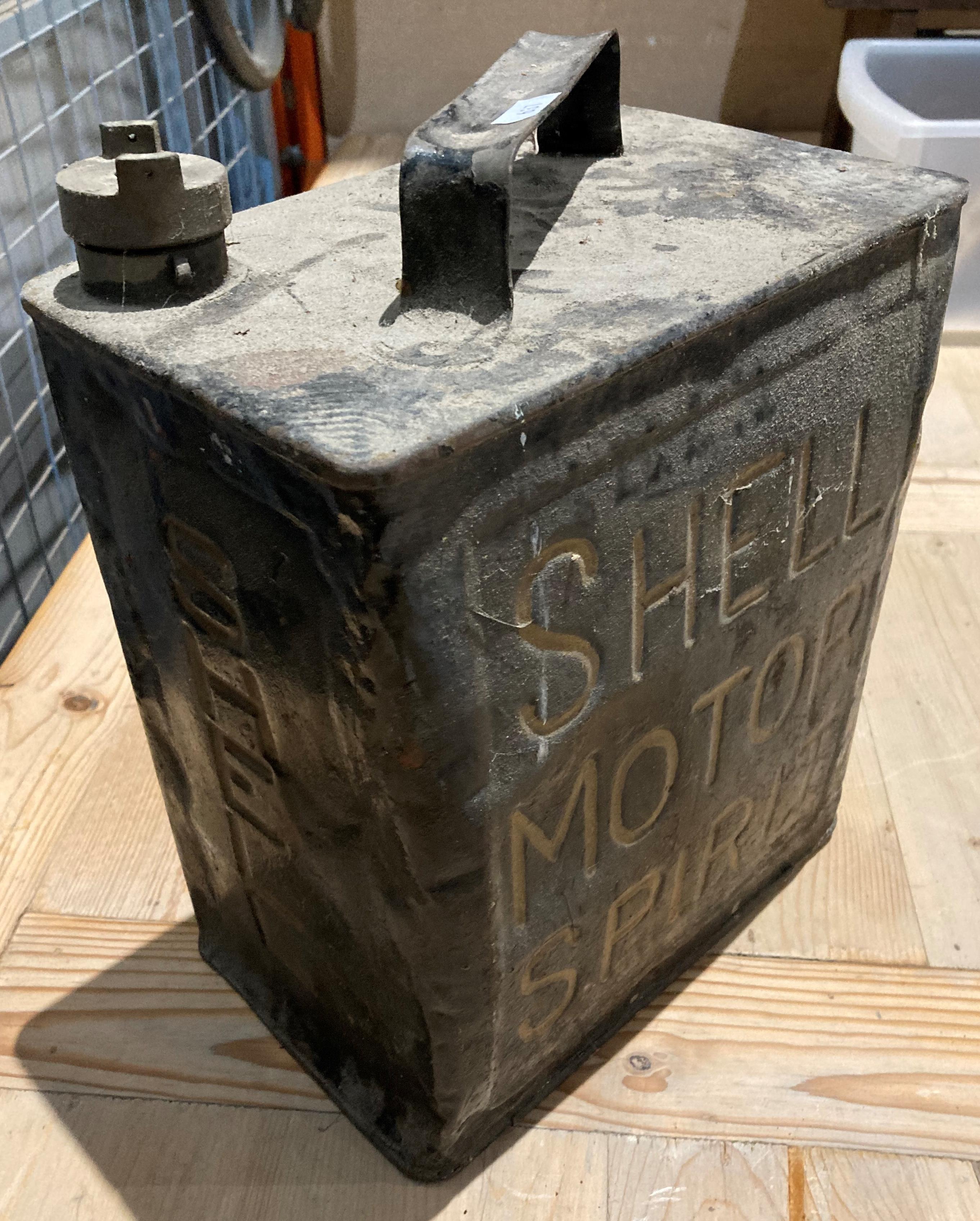 A vintage Shell metal motor spirit can (no contents) (saleroom location: MA1) - Image 2 of 2