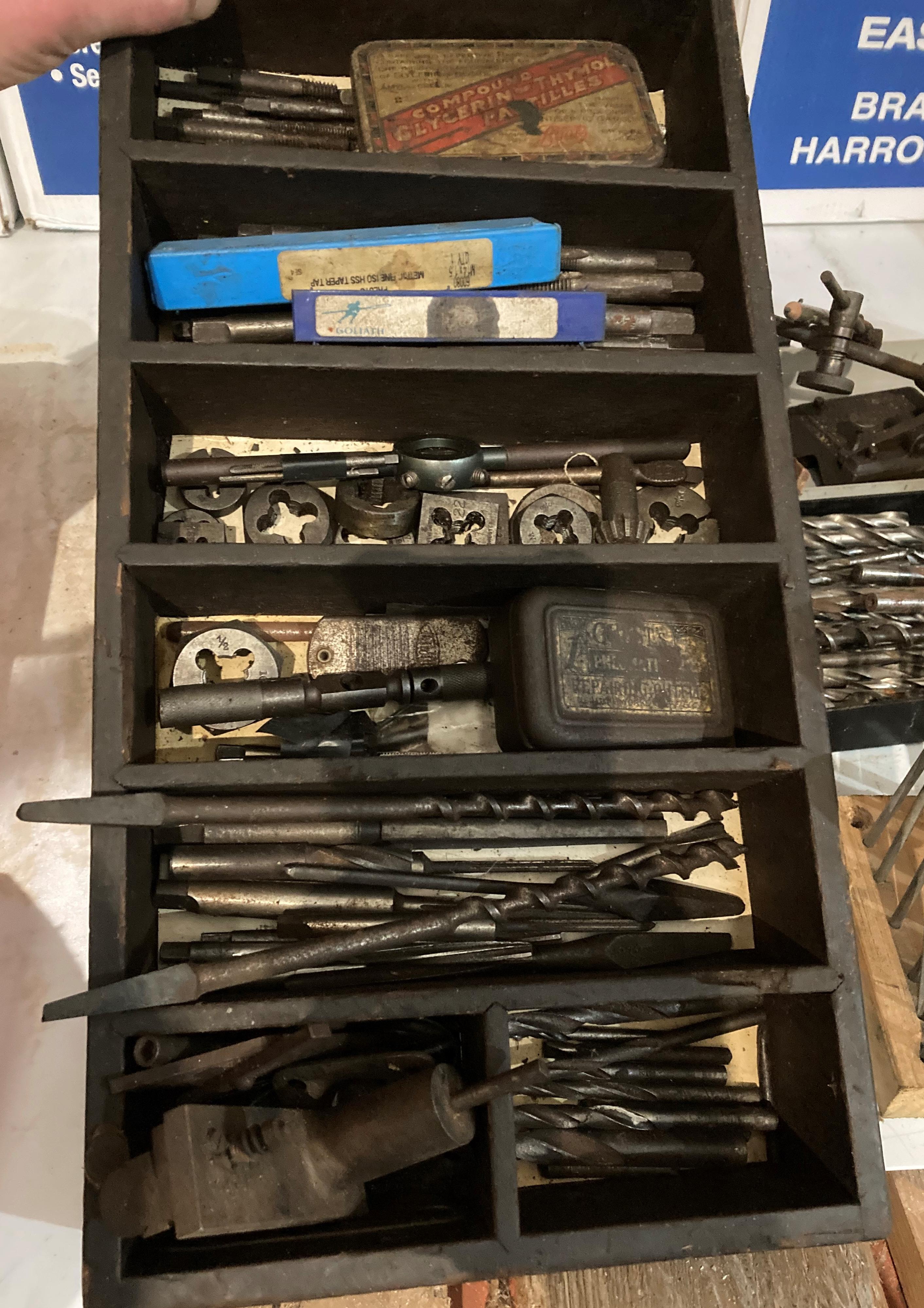 Contents to wooden tray - assorted tap and die bits, metal drill bit stand, files, - Image 2 of 3