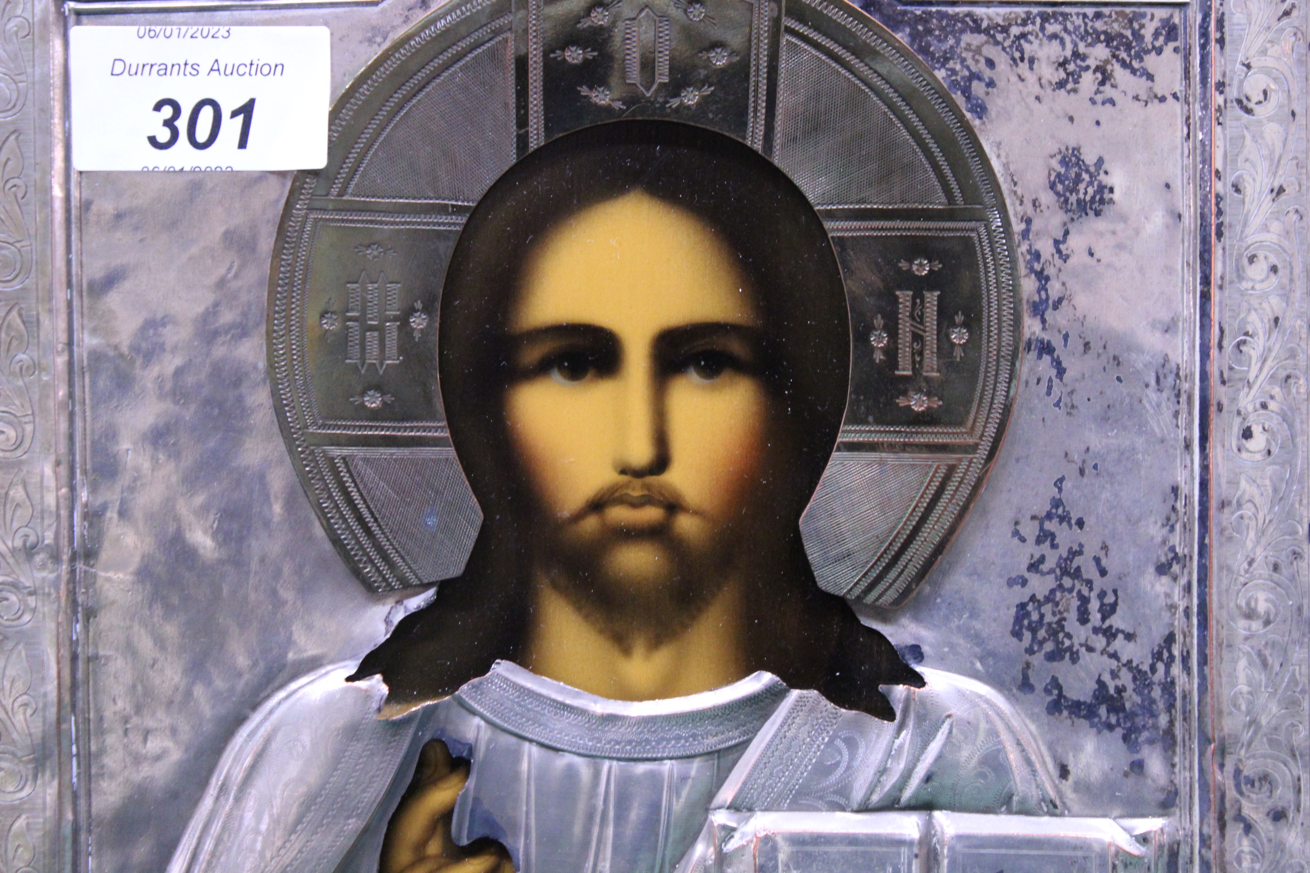 A white metal cased religious icon of Jesus, - Image 2 of 3