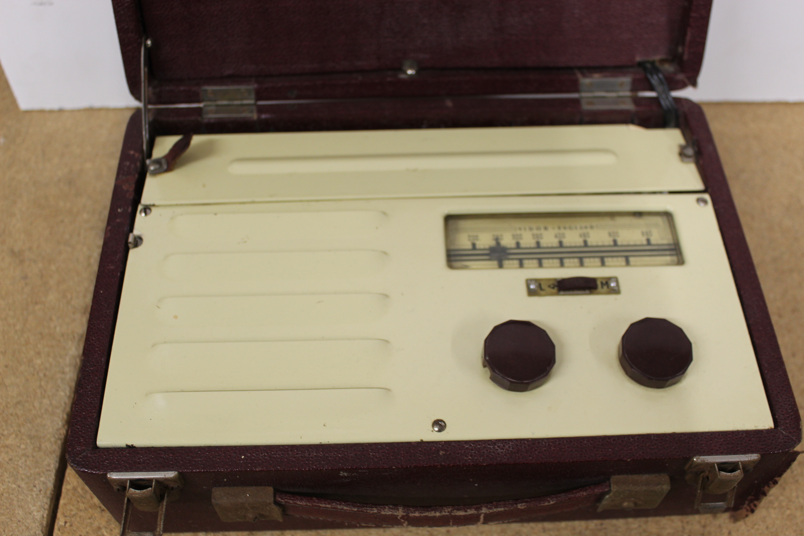 A vintage Ever Ready 'Sky King' transistor radio plus a Vidor radio attaché portable receiver - Image 2 of 3