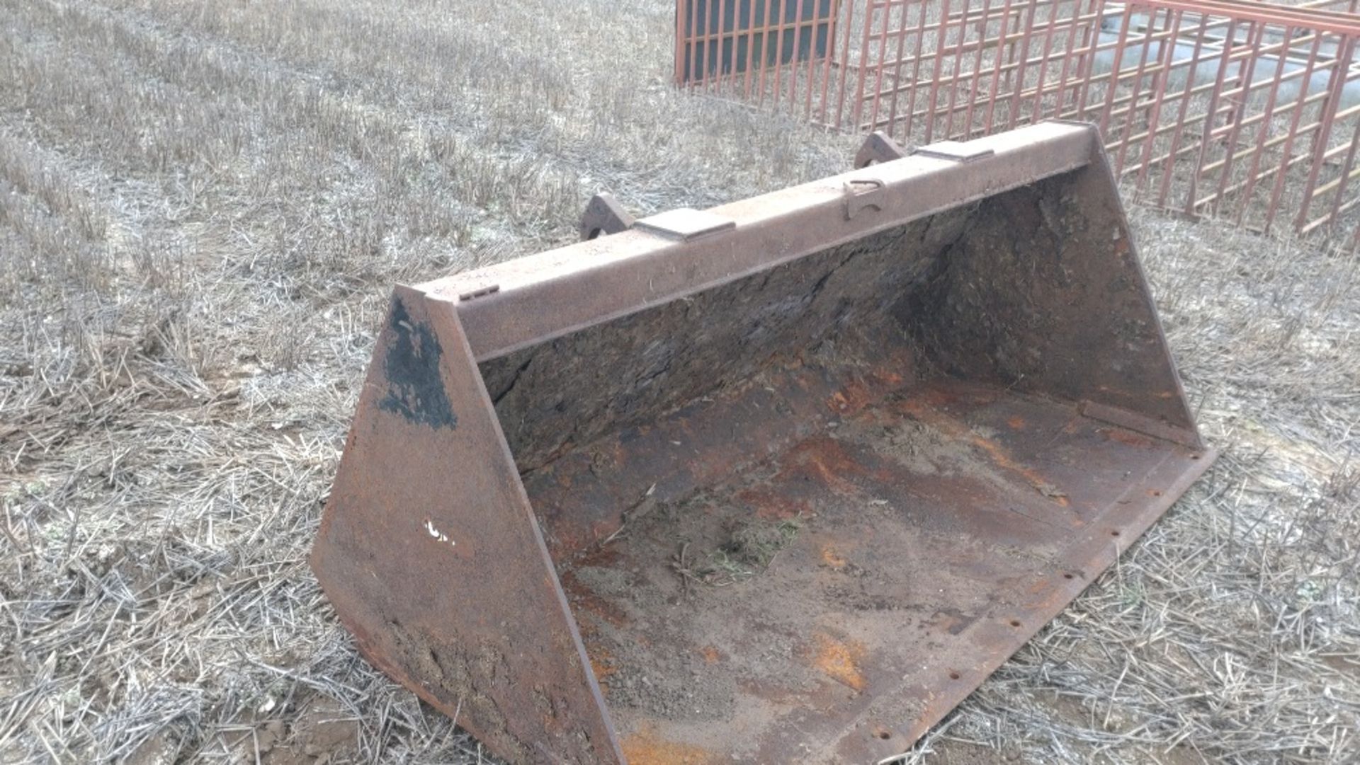 Suton bucket for mounting on a teleporter