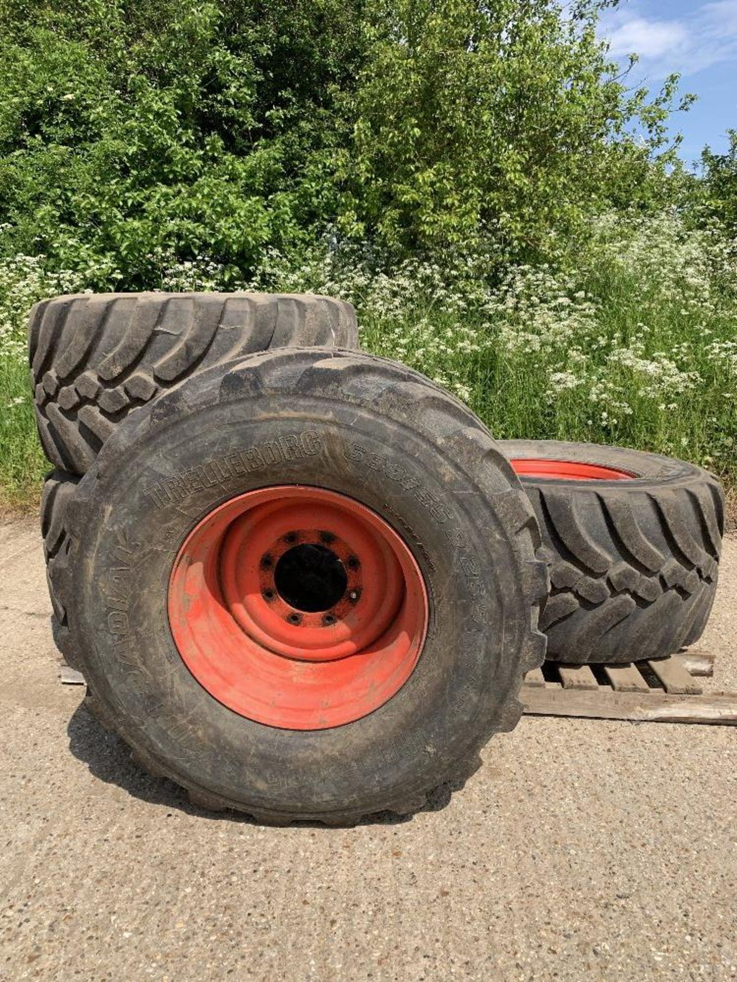 Trelleborg Flotation tyres 680/55R 26.