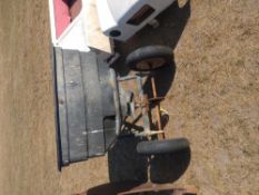 Fertiliser spinner for lawn tractor