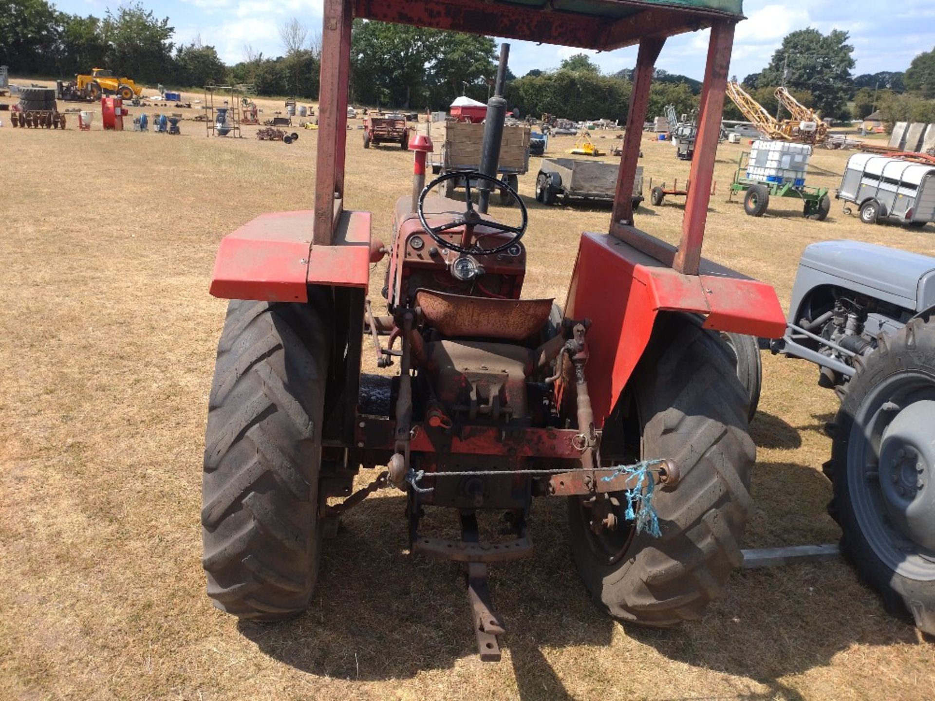 Red International 275 Tractor, open cab, starts and runs, no V5, reconditioned starter motor, - Image 9 of 9