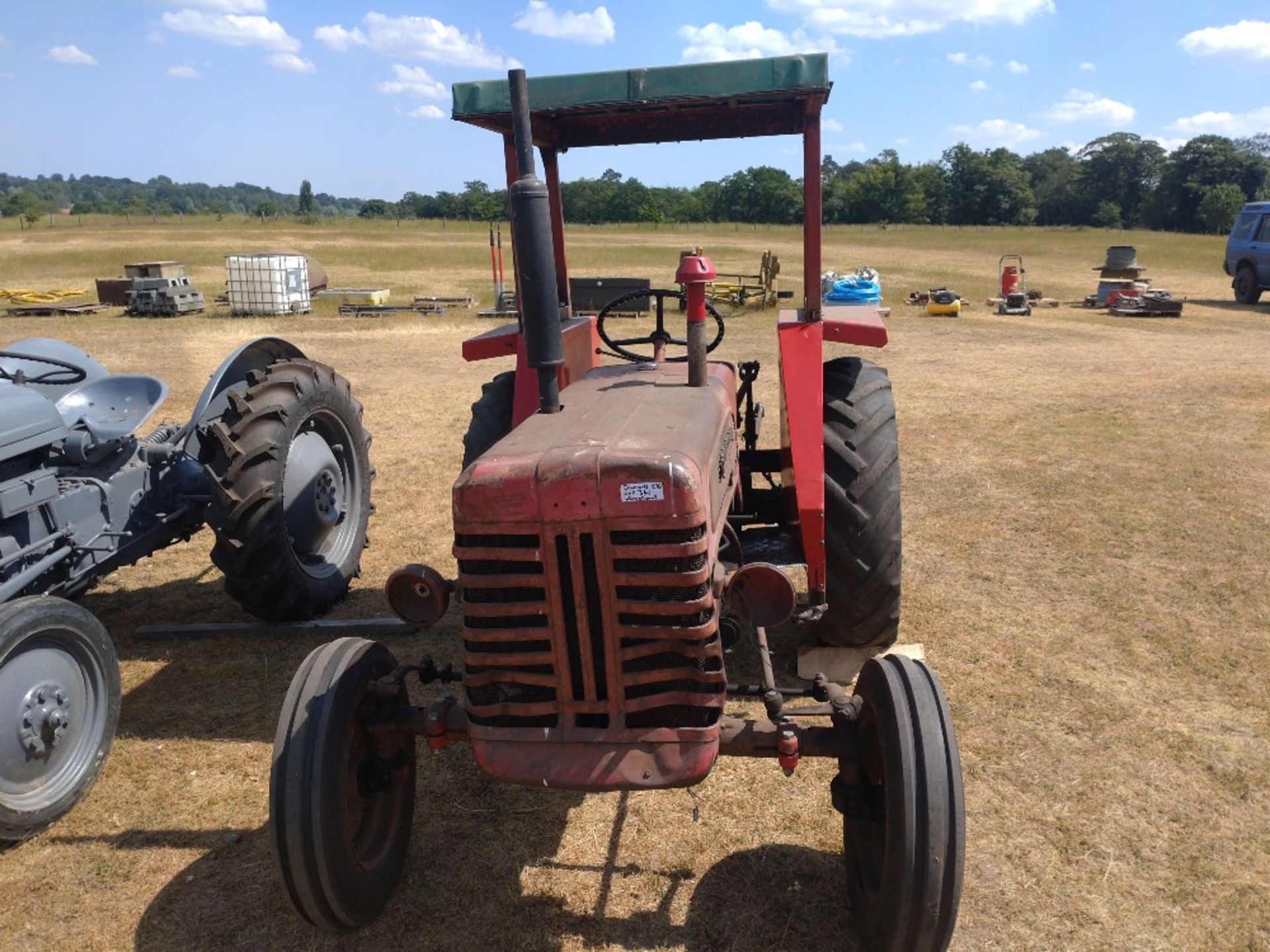Red International 275 Tractor, open cab, starts and runs, no V5, reconditioned starter motor, - Image 7 of 9