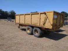 Gull tandem axle tipping trailer with demountable sides
