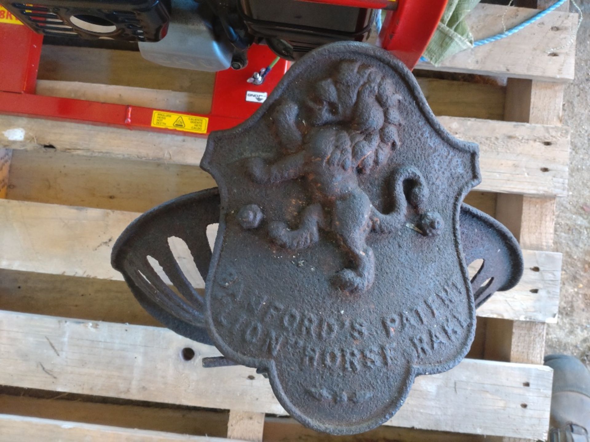 Cast iron seat, - Image 2 of 2