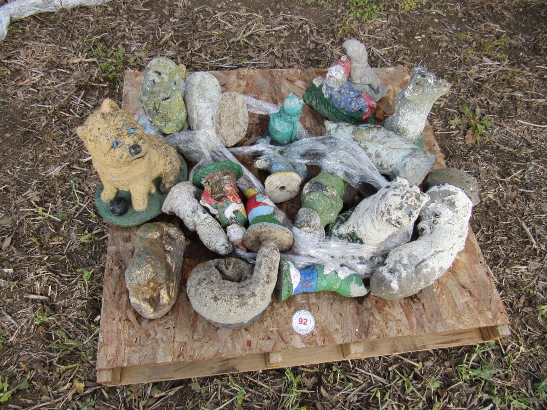 18 x Various concrete garden ornaments,