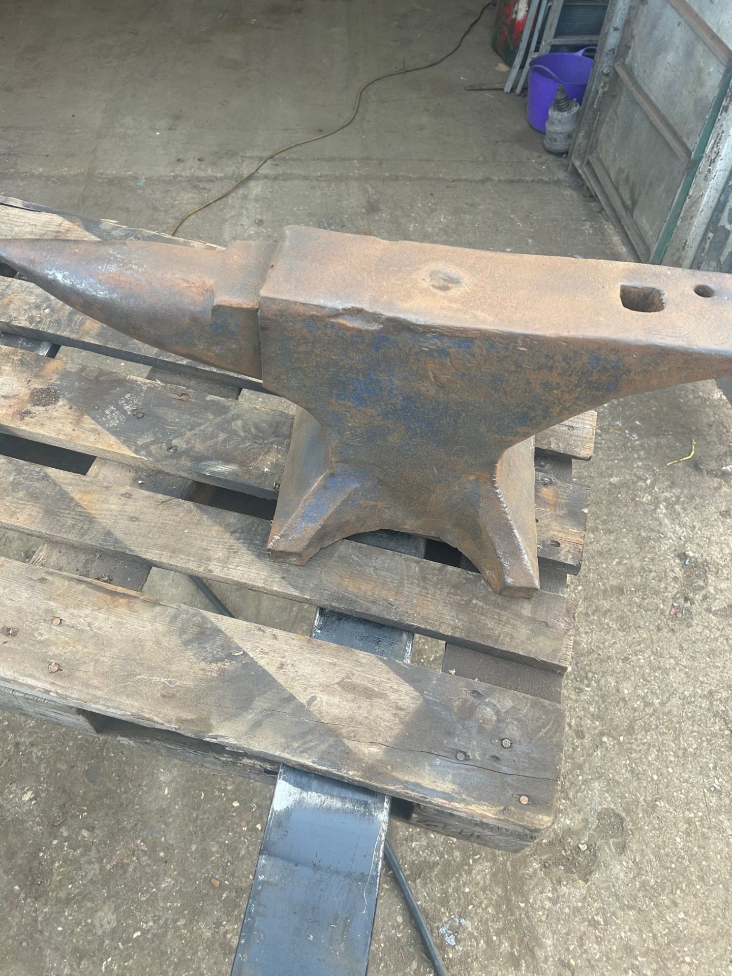 Blacksmiths anvil, - Image 2 of 4