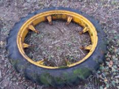 Row crop wheel and tyre