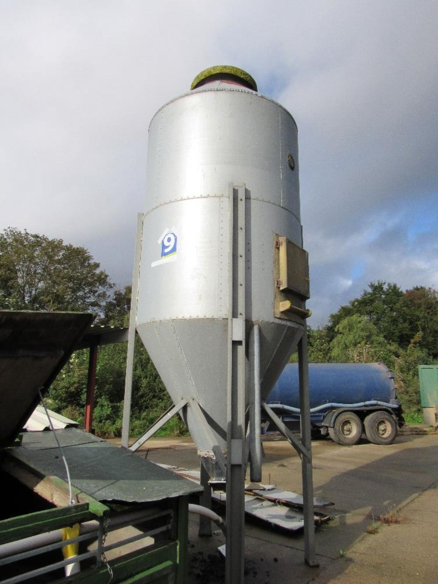 10T galvanised feed bin (capacity guide - Image 2 of 2