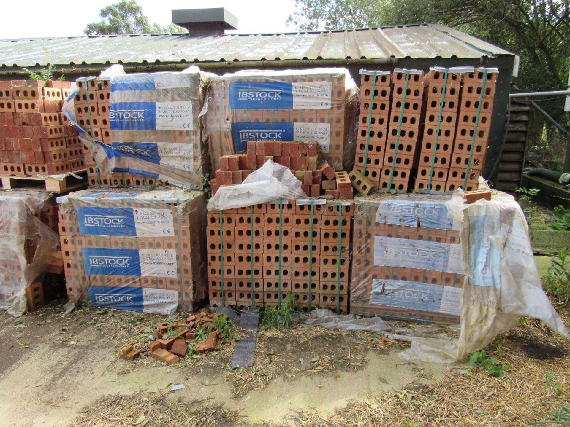 23 x Packs of Ibstock bricks on pallets and 5 x part pallets - Image 2 of 4