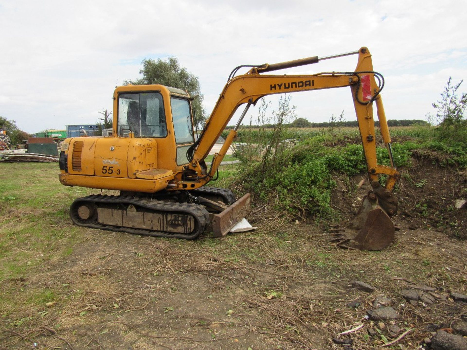 Hyundai 55-3 excavator comes with 3ft ditching bucket, 9" trench bucket, - Image 2 of 10