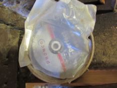 Bucket of grinding discs