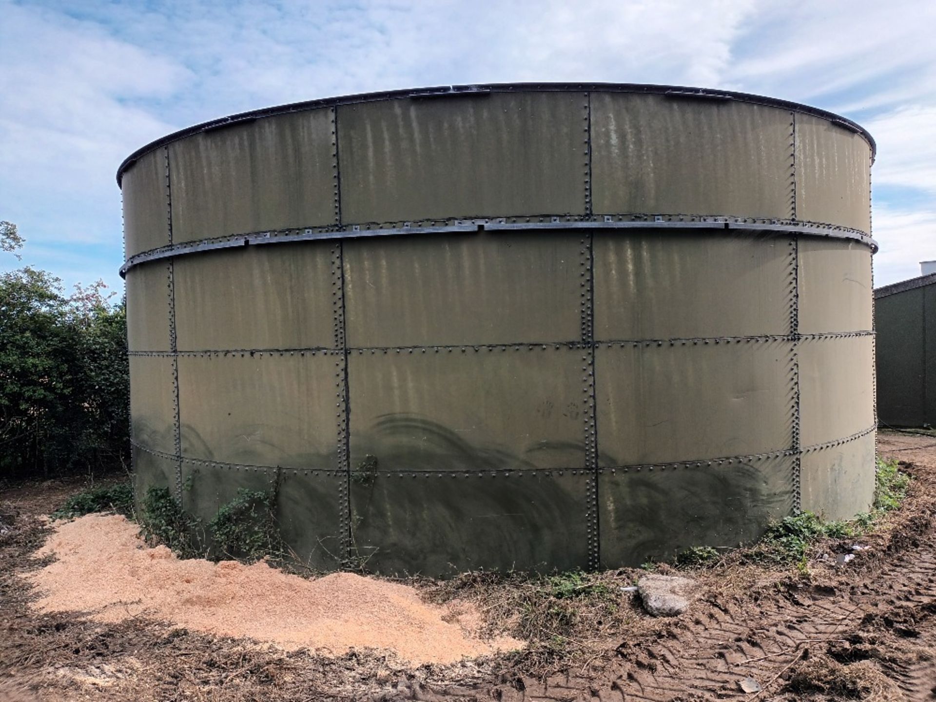 Slurry store 4.7m high, diameter 11.