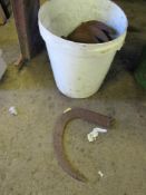 Bucket of hooks for bale grab