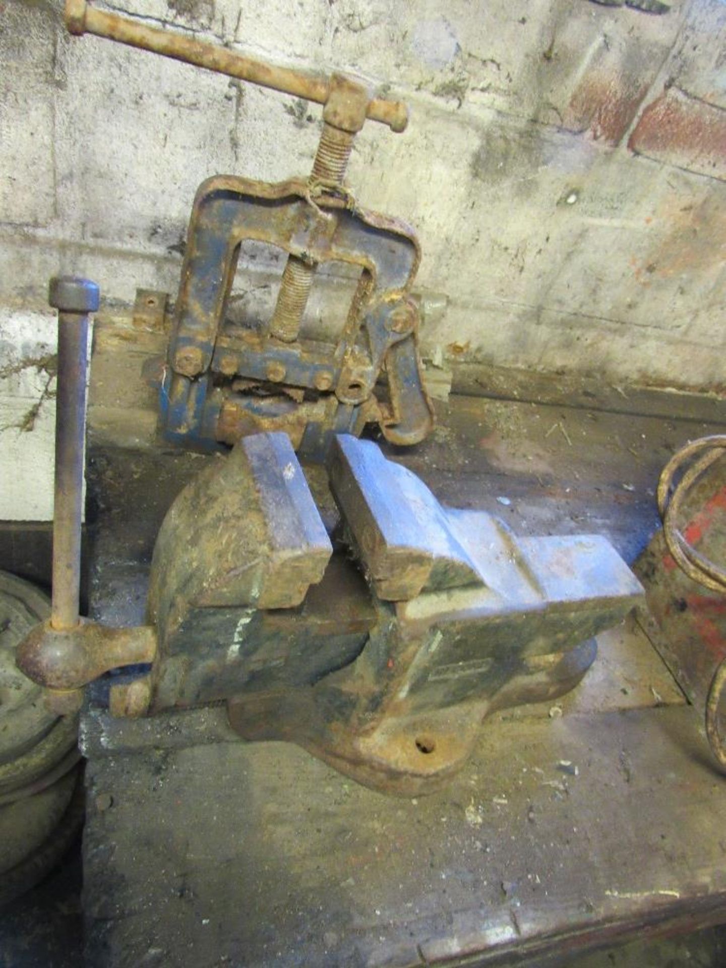 Pipe vice and bench vice