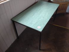 Table 75cm x 150cm