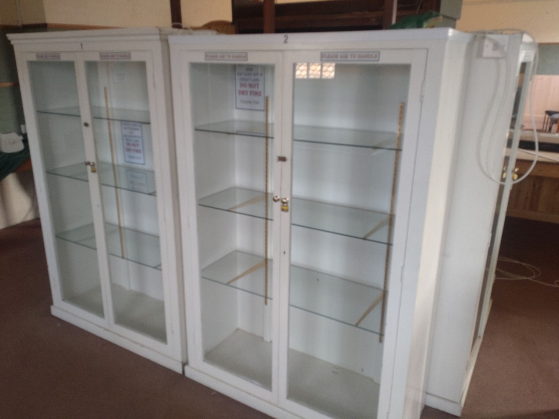 Pine display cabinet, 3 glass shelves 46