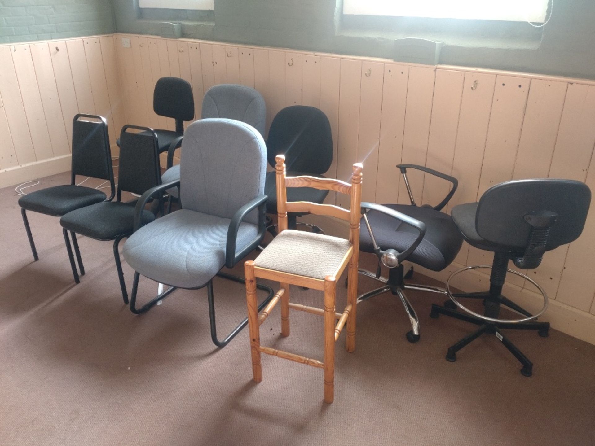 Quantity of misc chairs
