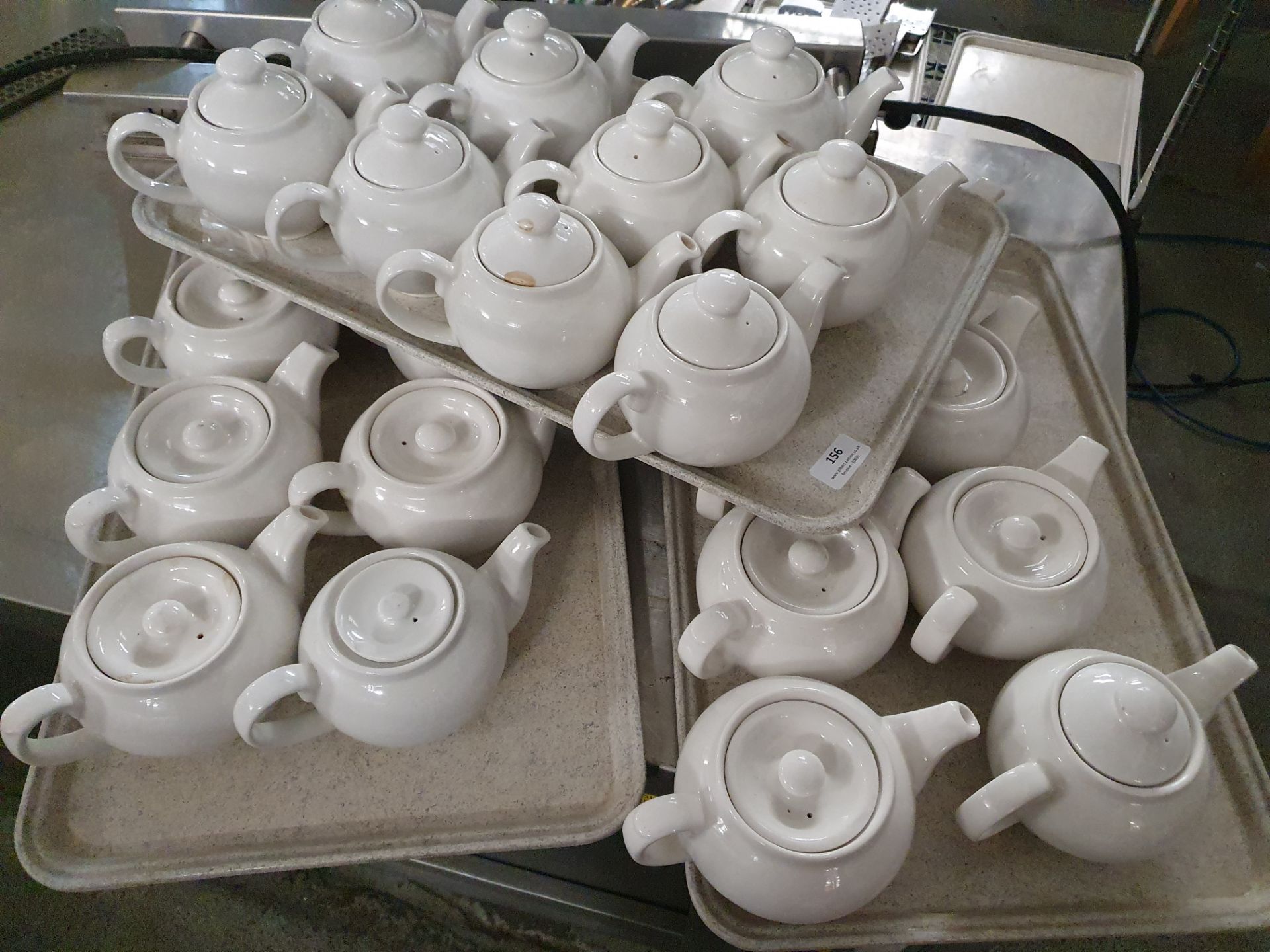 * 25 x tea pots