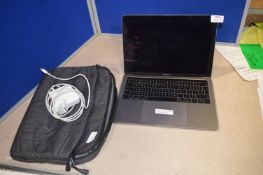 *Apple MacBook Pro A2159 EMC3301 with Carry Case and Logitech Web Cam